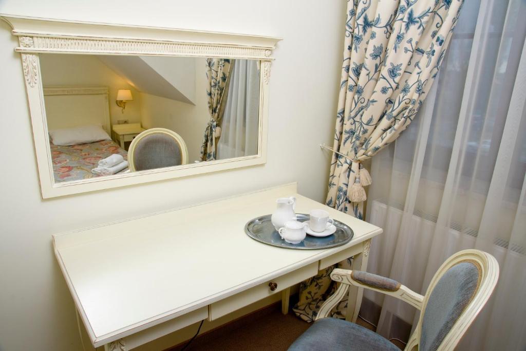 Villa Estera - Hotel & Restauracja Michałowice Rom bilde