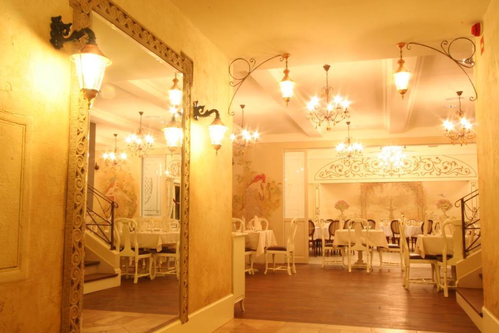 Villa Estera - Hotel & Restauracja Michałowice Eksteriør bilde