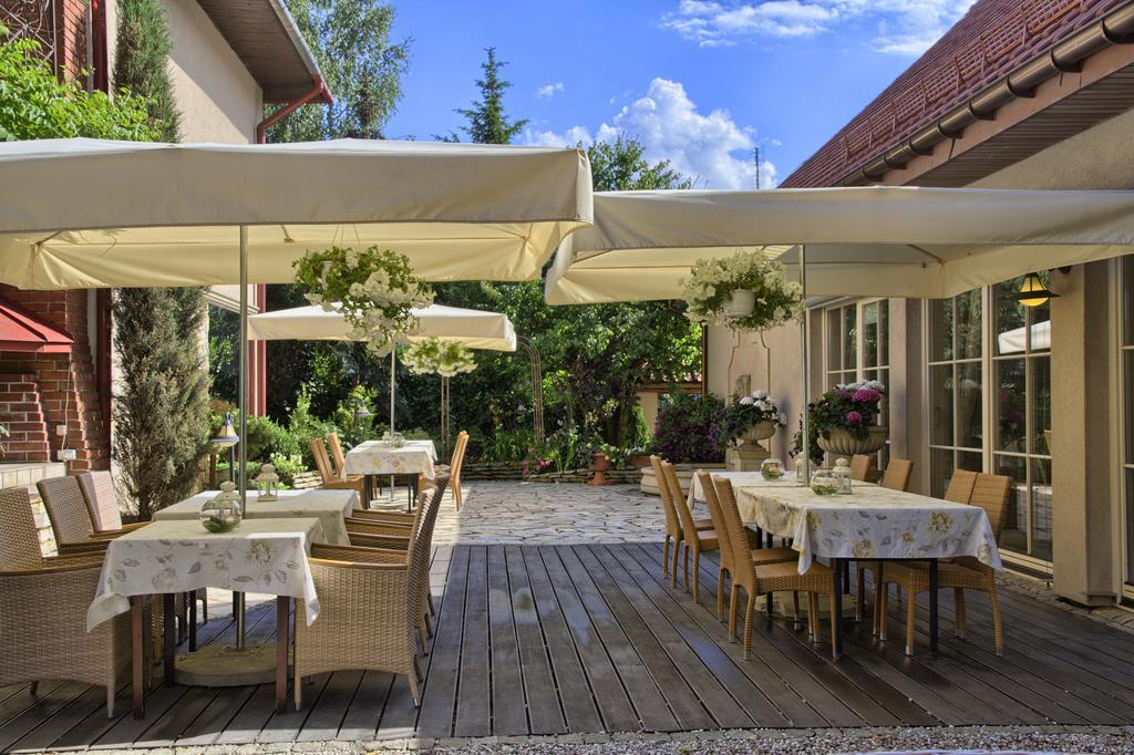 Villa Estera - Hotel & Restauracja Michałowice Eksteriør bilde