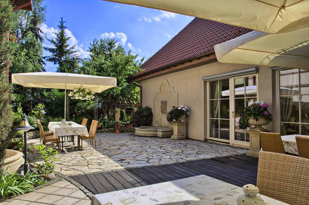 Villa Estera - Hotel & Restauracja Michałowice Eksteriør bilde