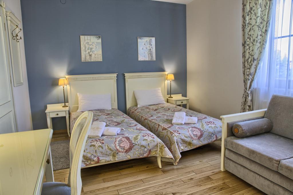 Villa Estera - Hotel & Restauracja Michałowice Eksteriør bilde
