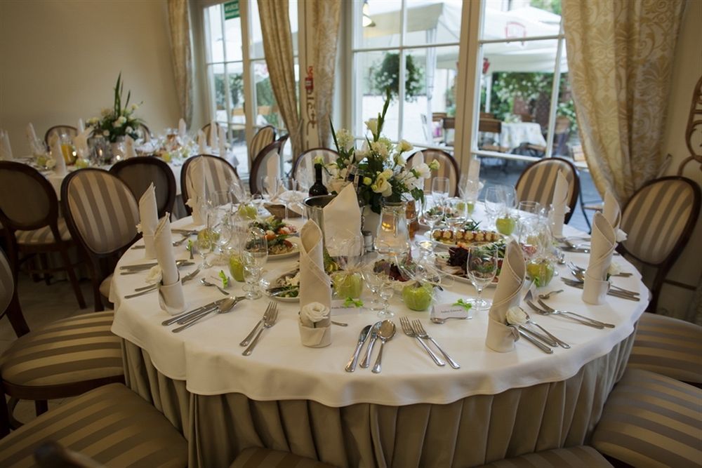 Villa Estera - Hotel & Restauracja Michałowice Eksteriør bilde