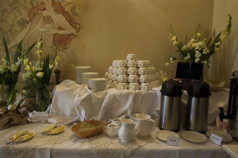 Villa Estera - Hotel & Restauracja Michałowice Eksteriør bilde