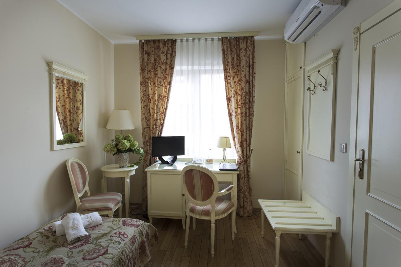 Villa Estera - Hotel & Restauracja Michałowice Eksteriør bilde