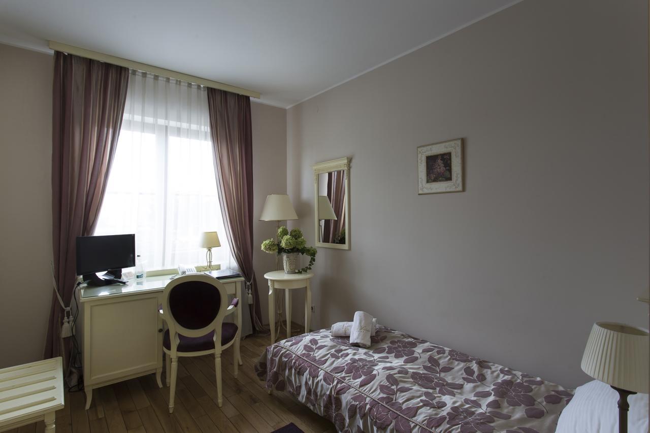 Villa Estera - Hotel & Restauracja Michałowice Eksteriør bilde