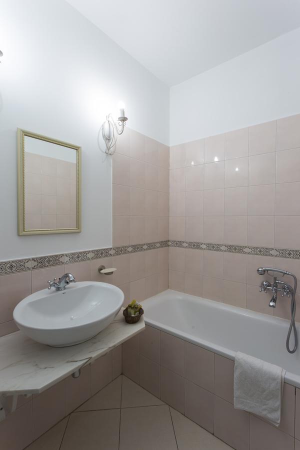 Villa Estera - Hotel & Restauracja Michałowice Eksteriør bilde