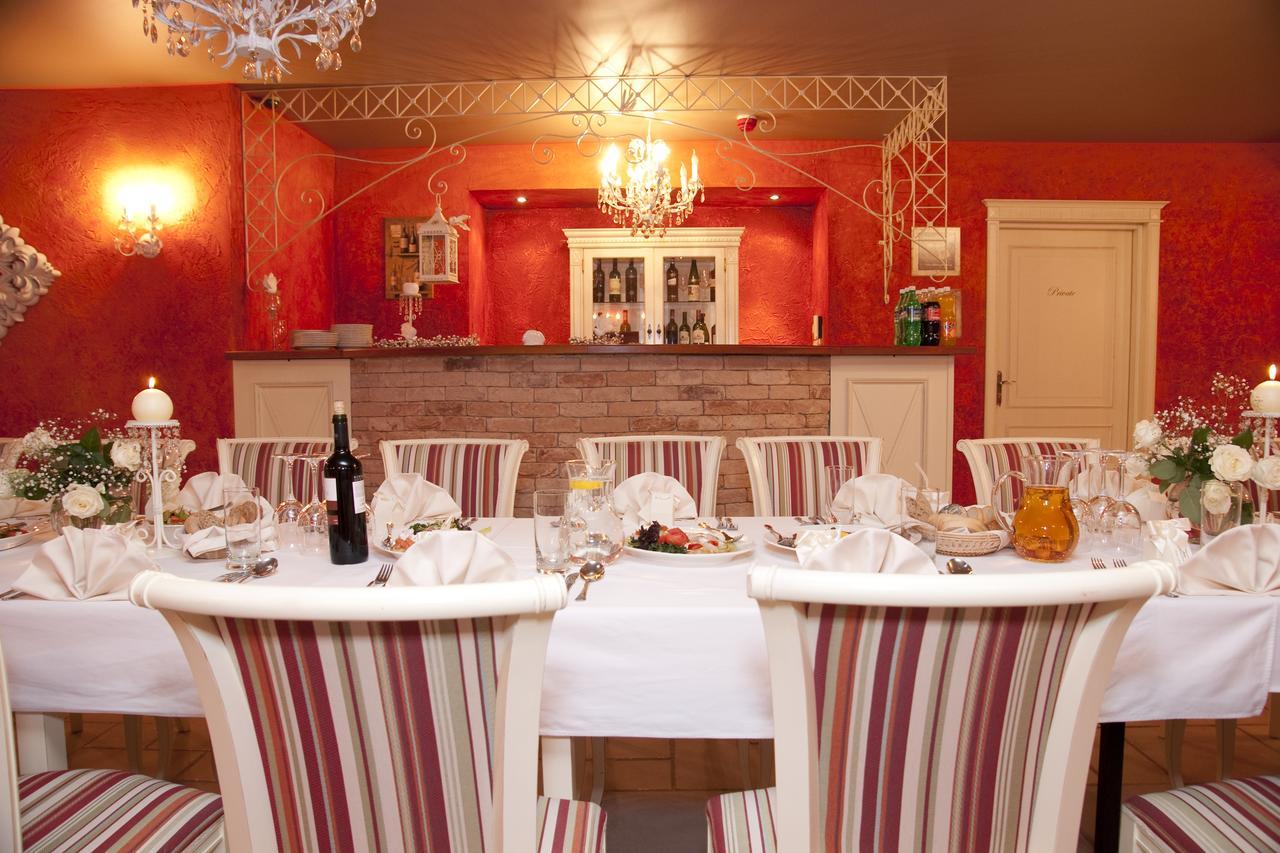 Villa Estera - Hotel & Restauracja Michałowice Eksteriør bilde